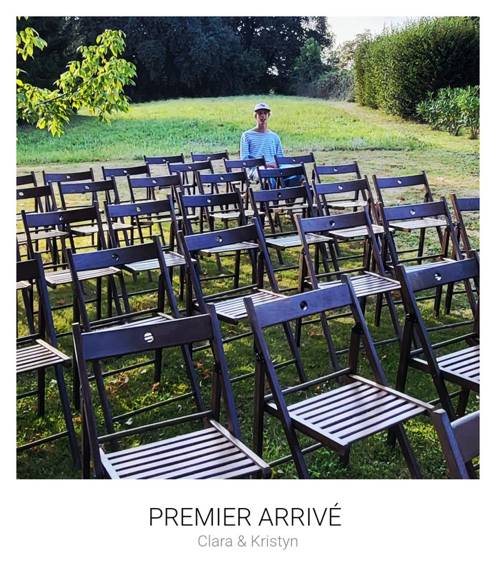 Polaroid légendé « Premier arrivé »
